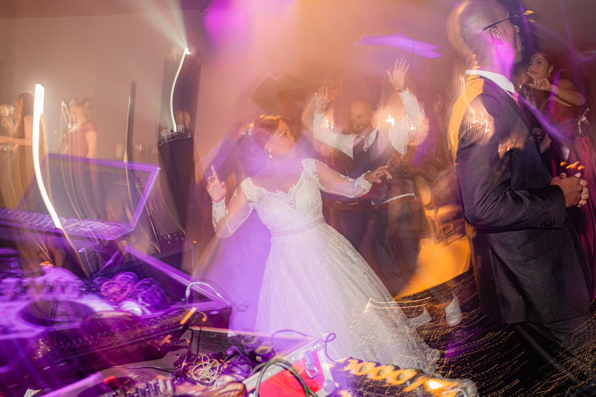 Casamento vestido de noiva festa cerimônia alegria e emoção