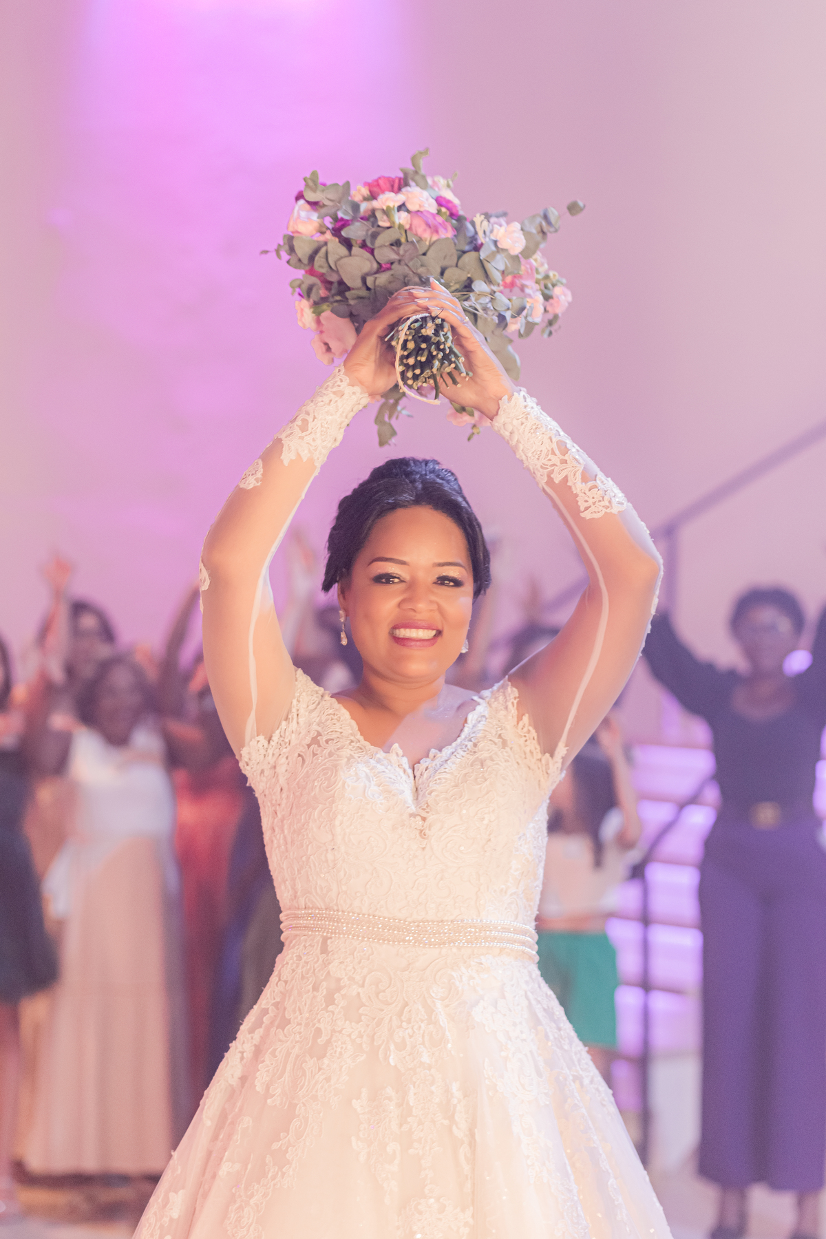 Casamento vestido de noiva festa cerimônia alegria e emoção