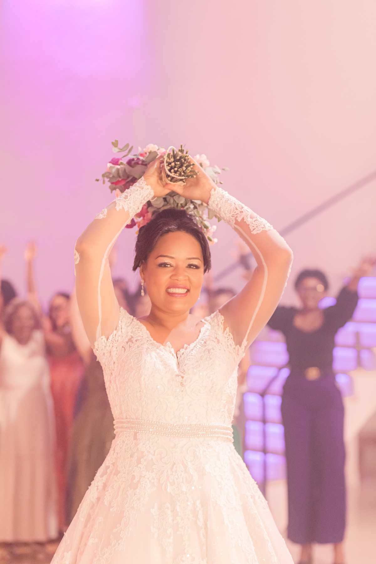 Casamento vestido de noiva festa cerimônia alegria e emoção