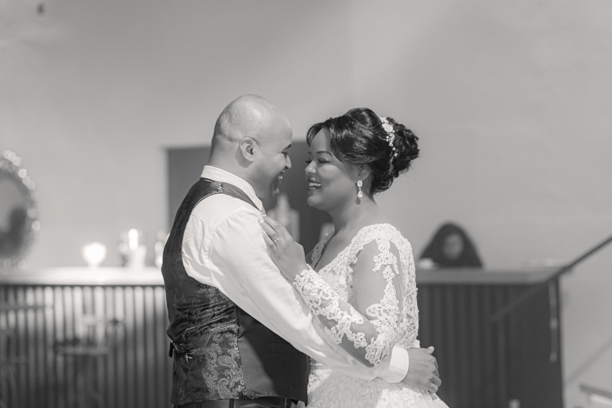 Casamento vestido de noiva festa cerimônia alegria e emoção