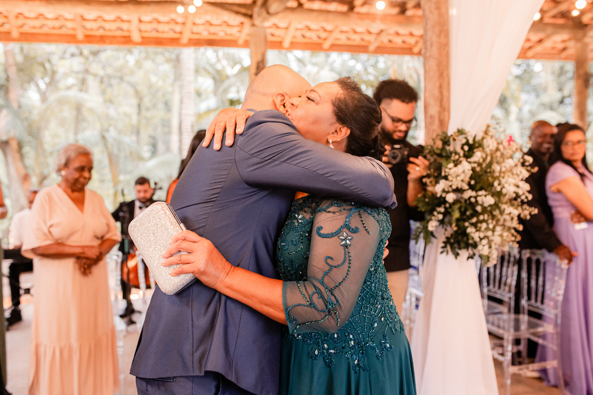 Casamento vestido de noiva festa cerimônia alegria e emoção