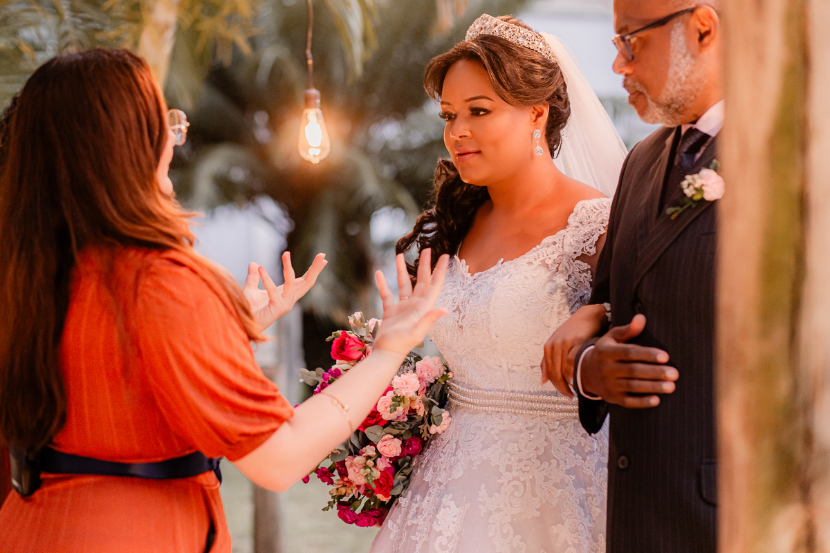 Casamento vestido de noiva festa cerimônia alegria e emoção