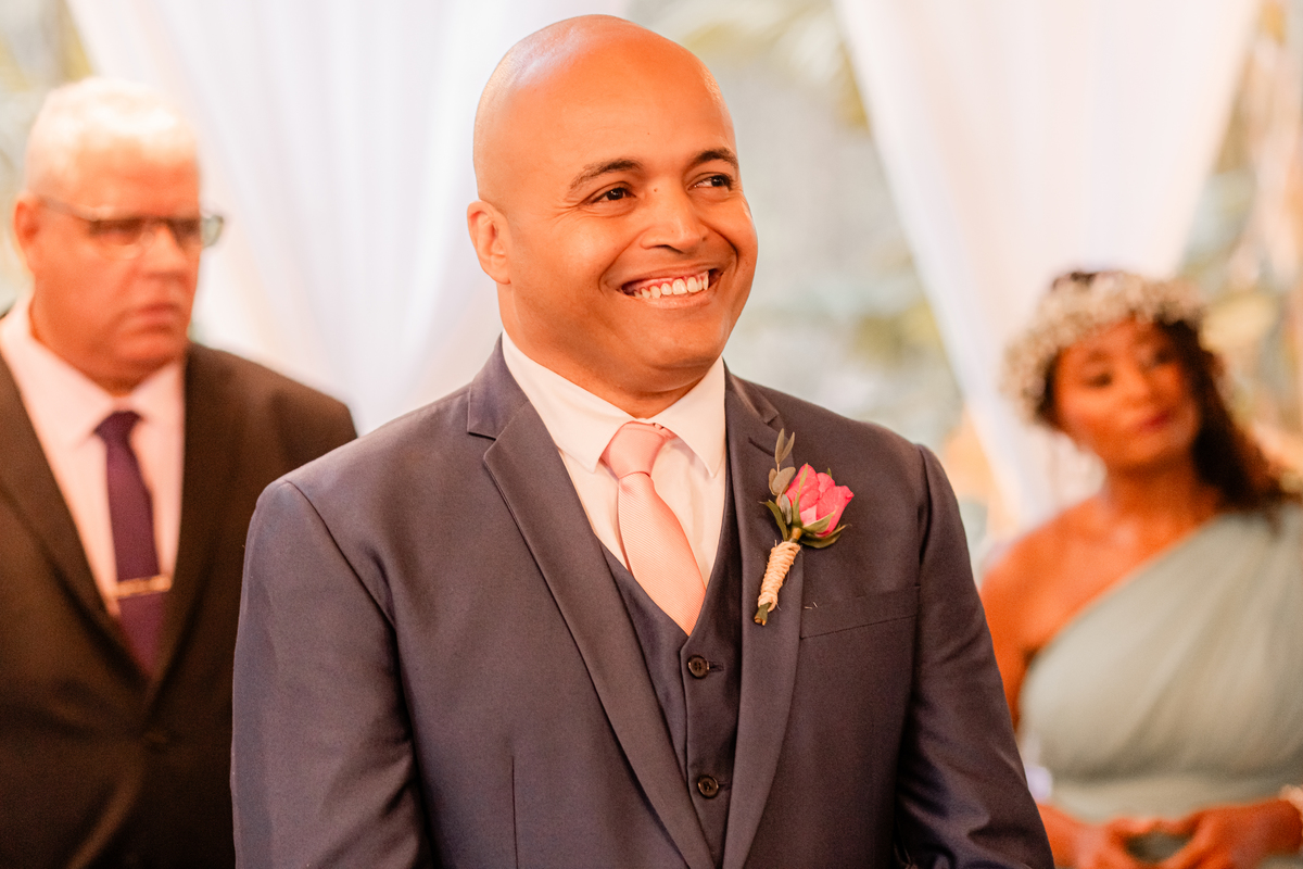 Casamento vestido de noiva festa cerimônia alegria e emoção