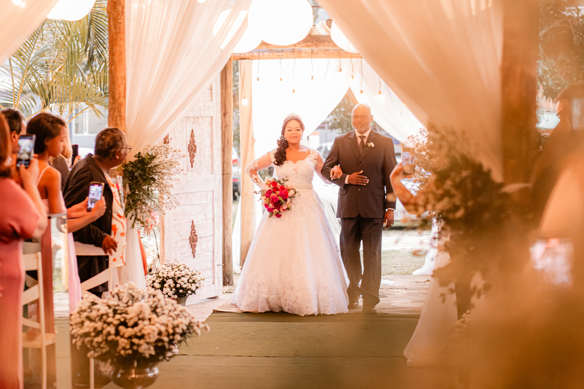 Casamento vestido de noiva festa cerimônia alegria e emoção