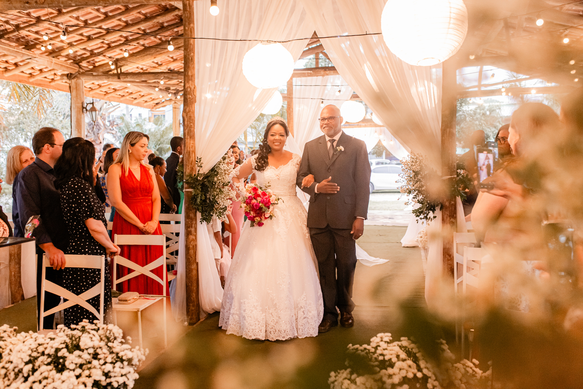 Casamento vestido de noiva festa cerimônia alegria e emoção