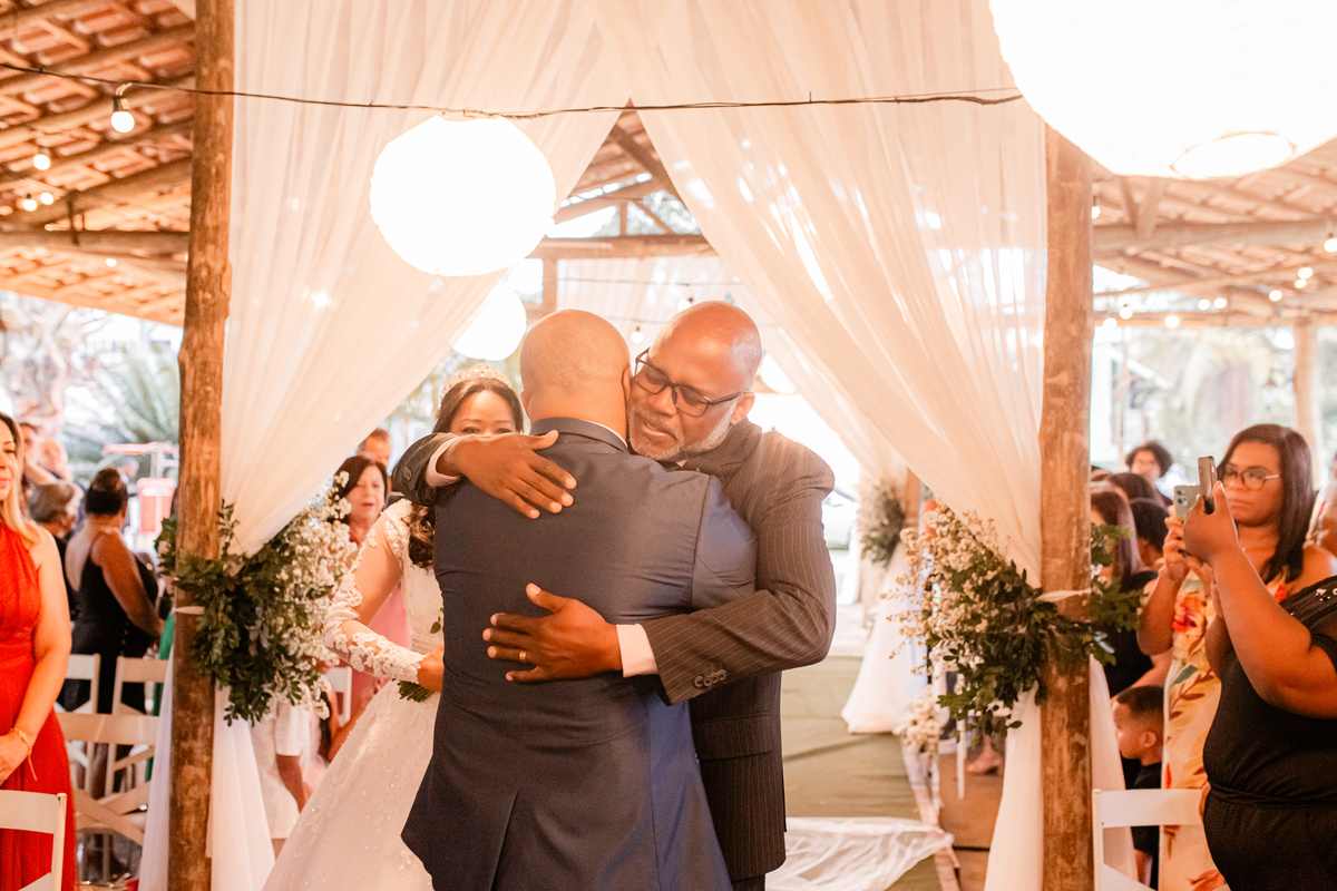 Casamento vestido de noiva festa cerimônia alegria e emoção