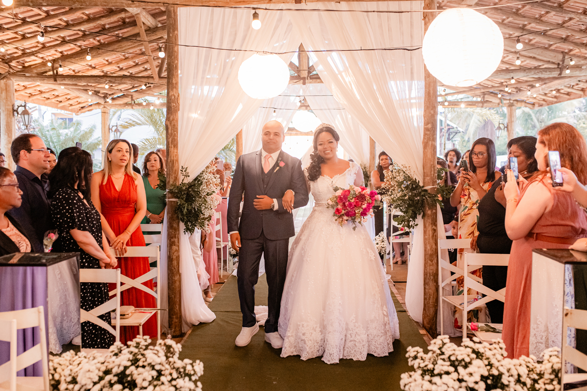 Casamento vestido de noiva festa cerimônia alegria e emoção