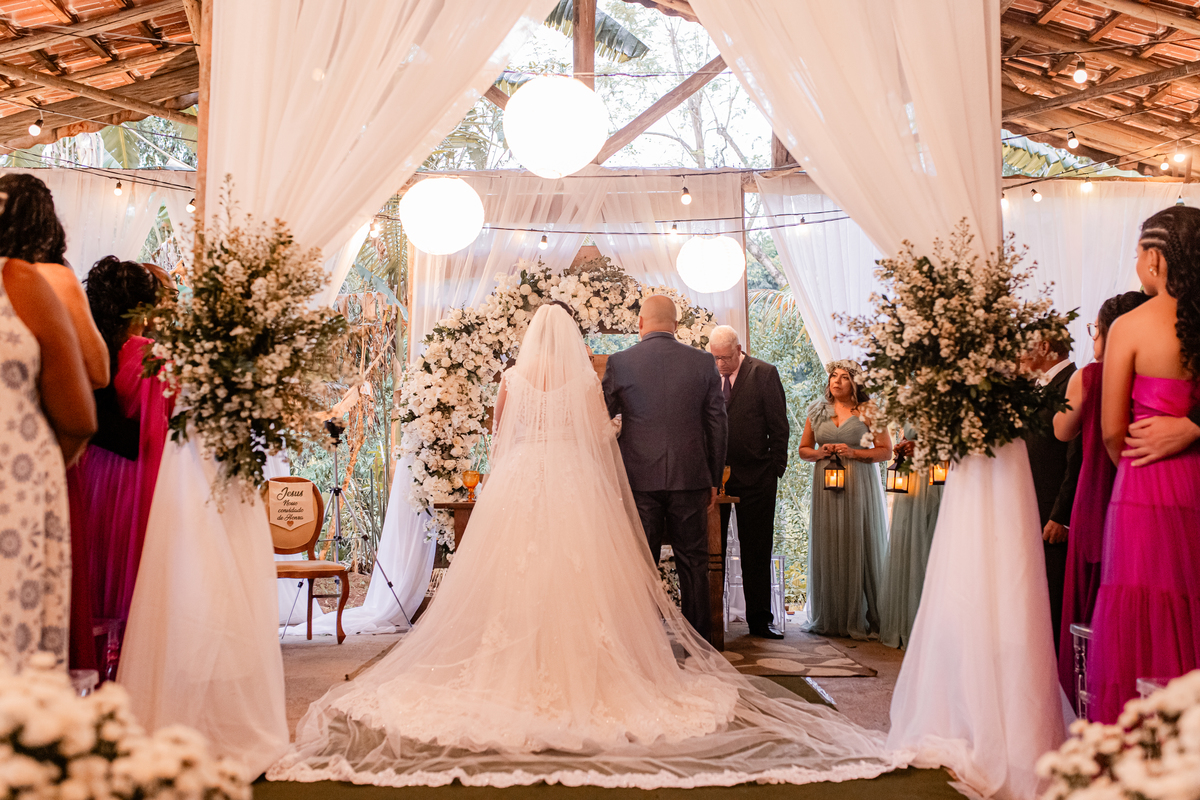 Casamento vestido de noiva festa cerimônia alegria e emoção