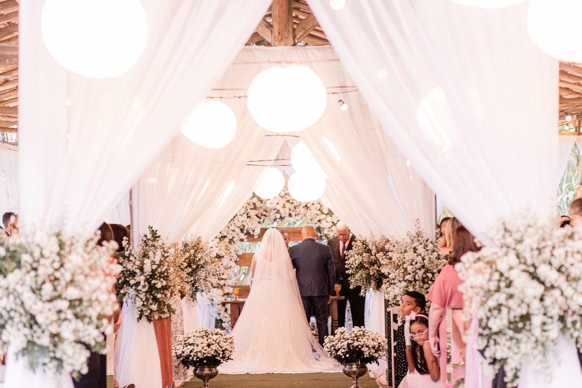 Casamento vestido de noiva festa cerimônia alegria e emoção