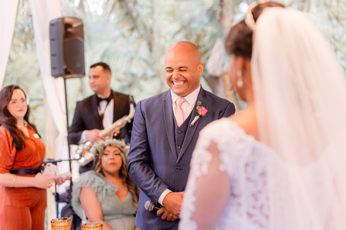 Casamento vestido de noiva festa cerimônia alegria e emoção