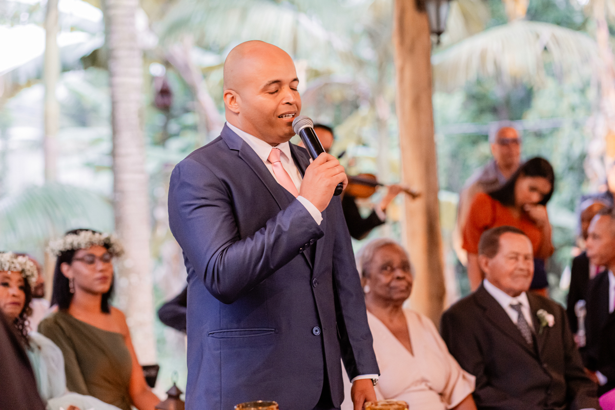 Casamento vestido de noiva festa cerimônia alegria e emoção