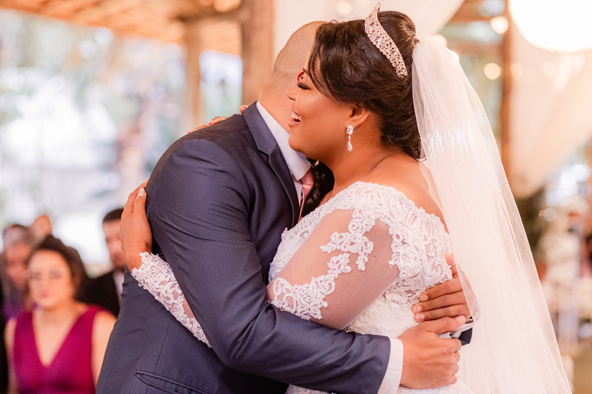 Casamento vestido de noiva festa cerimônia alegria e emoção