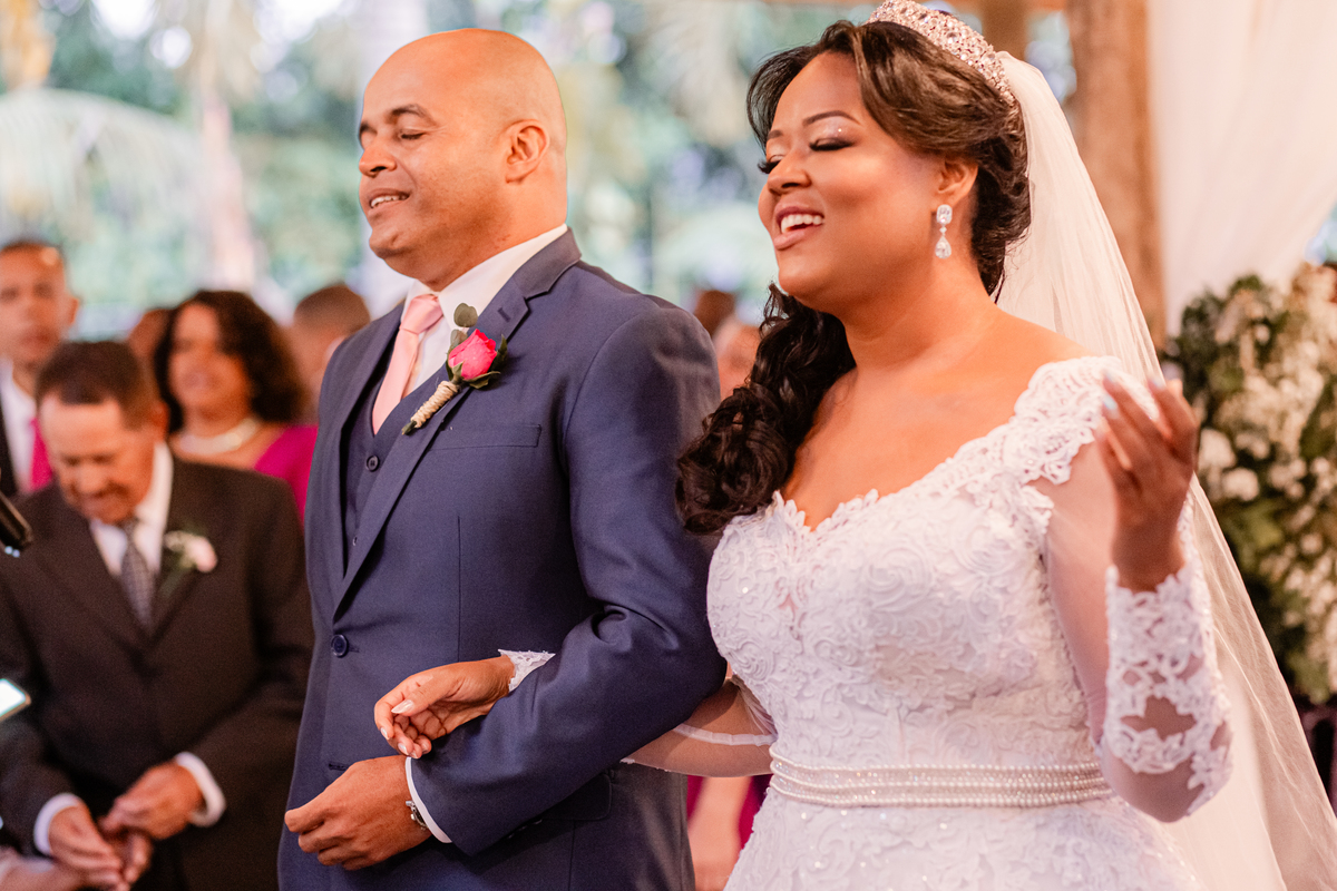 Casamento vestido de noiva festa cerimônia alegria e emoção