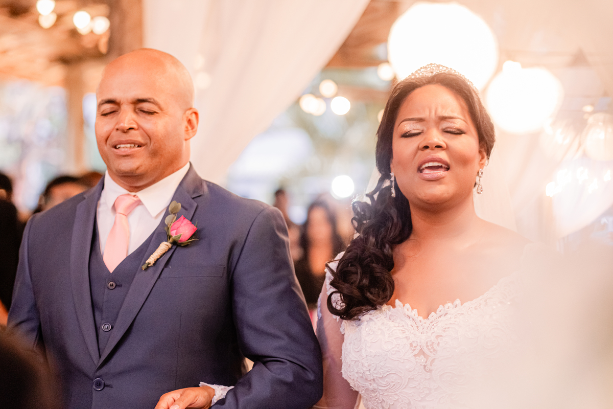 Casamento vestido de noiva festa cerimônia alegria e emoção