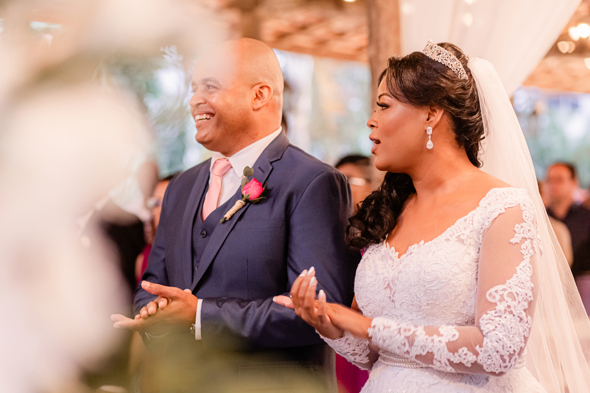 Casamento vestido de noiva festa cerimônia alegria e emoção