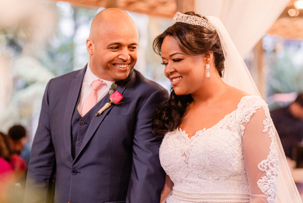 Casamento vestido de noiva festa cerimônia alegria e emoção