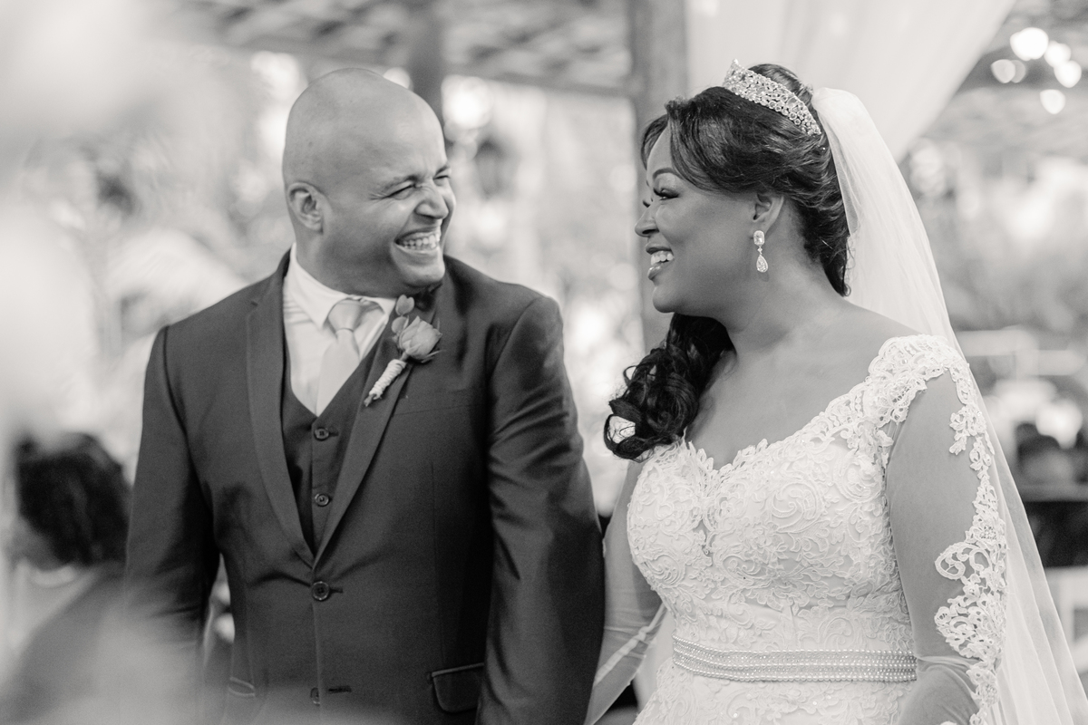 Casamento vestido de noiva festa cerimônia alegria e emoção