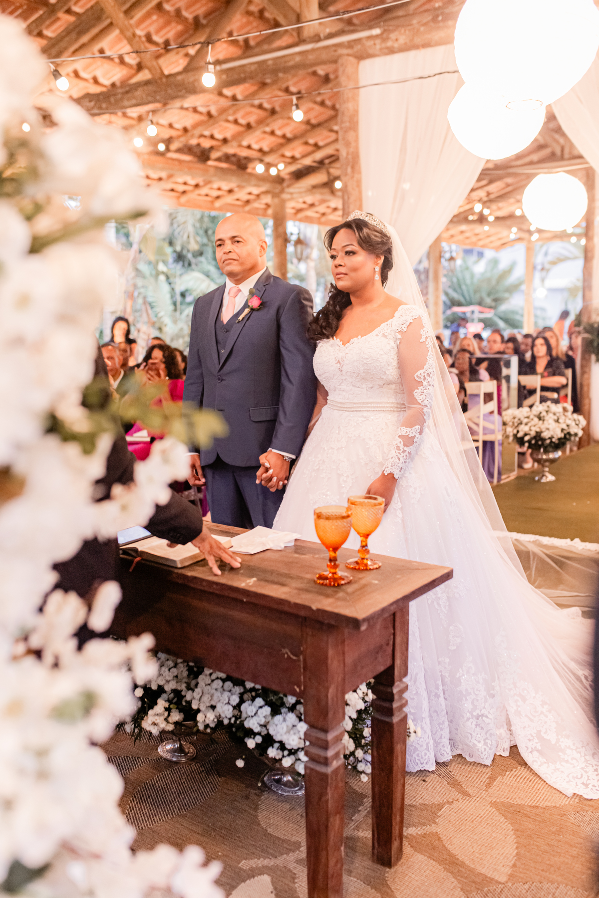 Casamento vestido de noiva festa cerimônia alegria e emoção