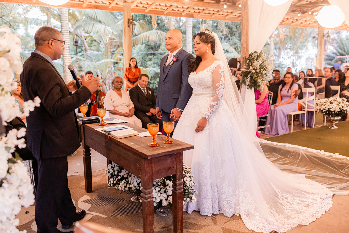 Casamento vestido de noiva festa cerimônia alegria e emoção