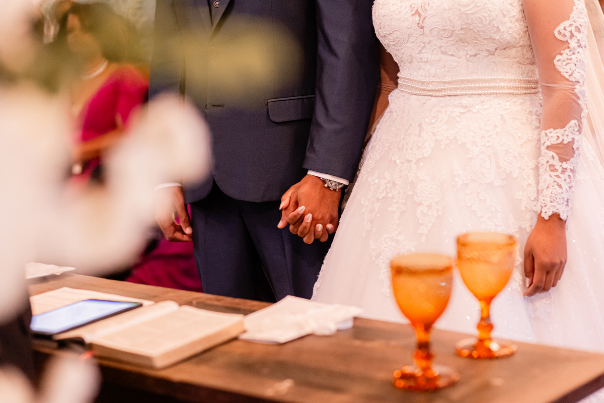 Casamento vestido de noiva festa cerimônia alegria e emoção
