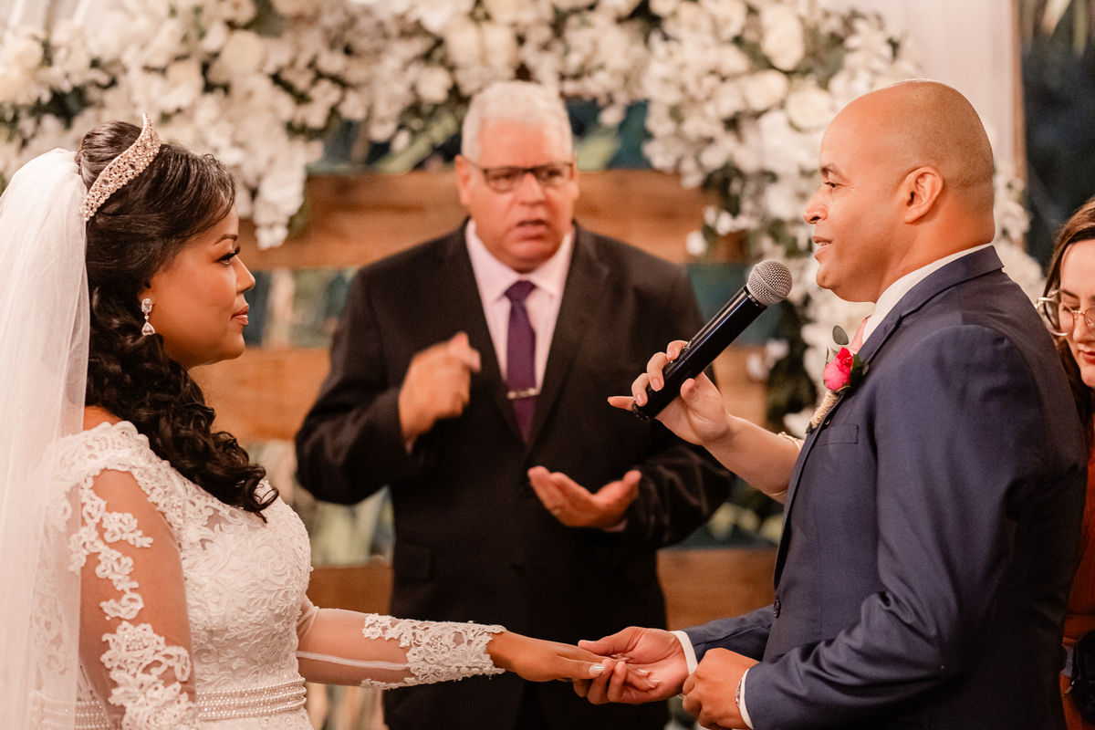 Casamento vestido de noiva festa cerimônia alegria e emoção