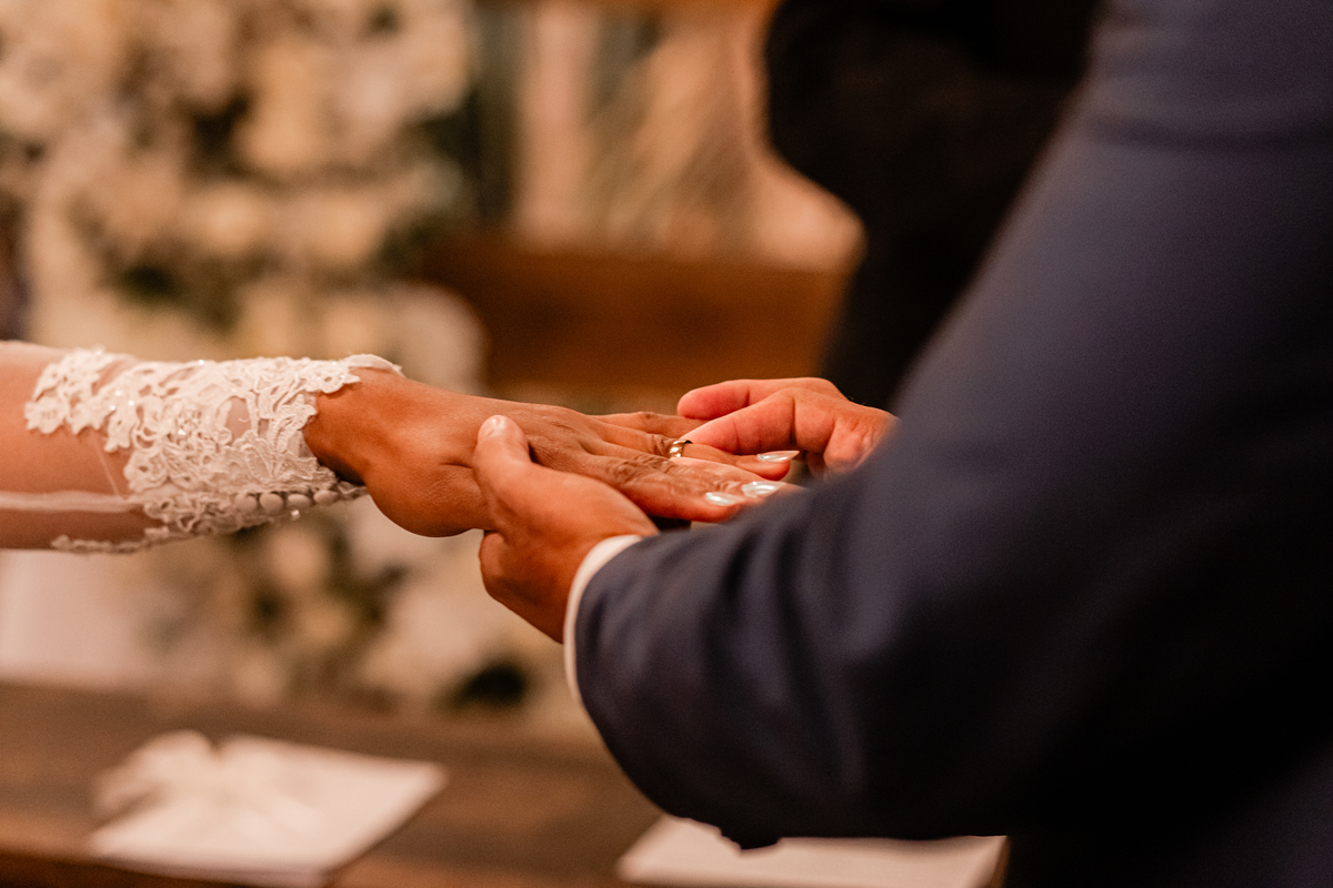 Casamento vestido de noiva festa cerimônia alegria e emoção