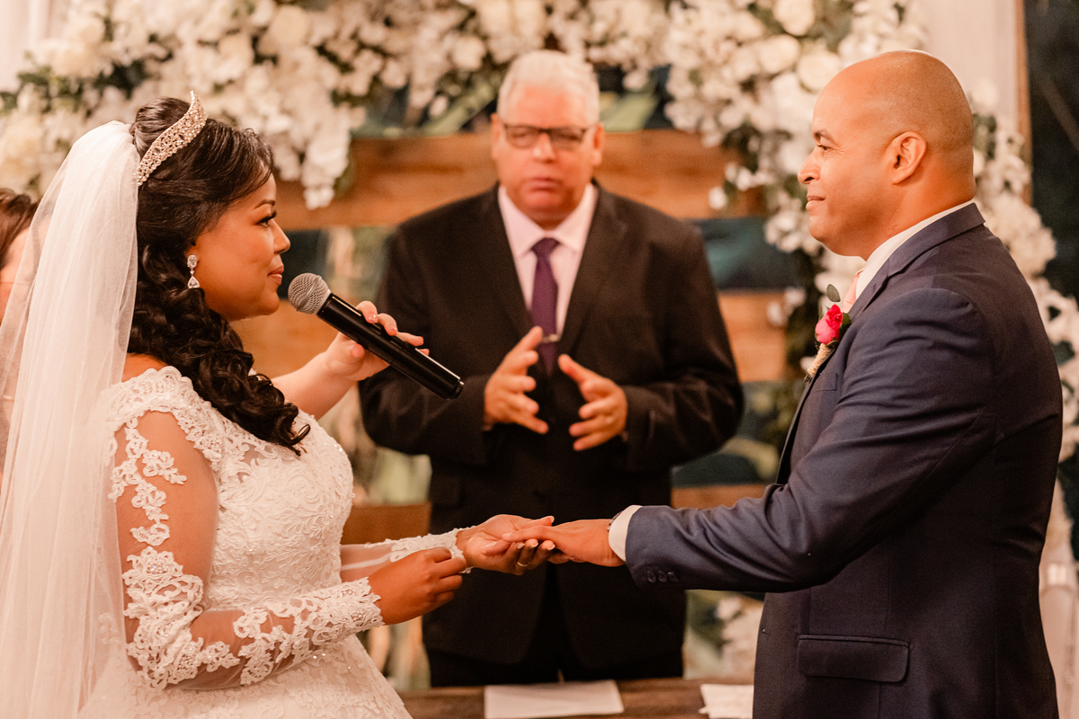 Casamento vestido de noiva festa cerimônia alegria e emoção