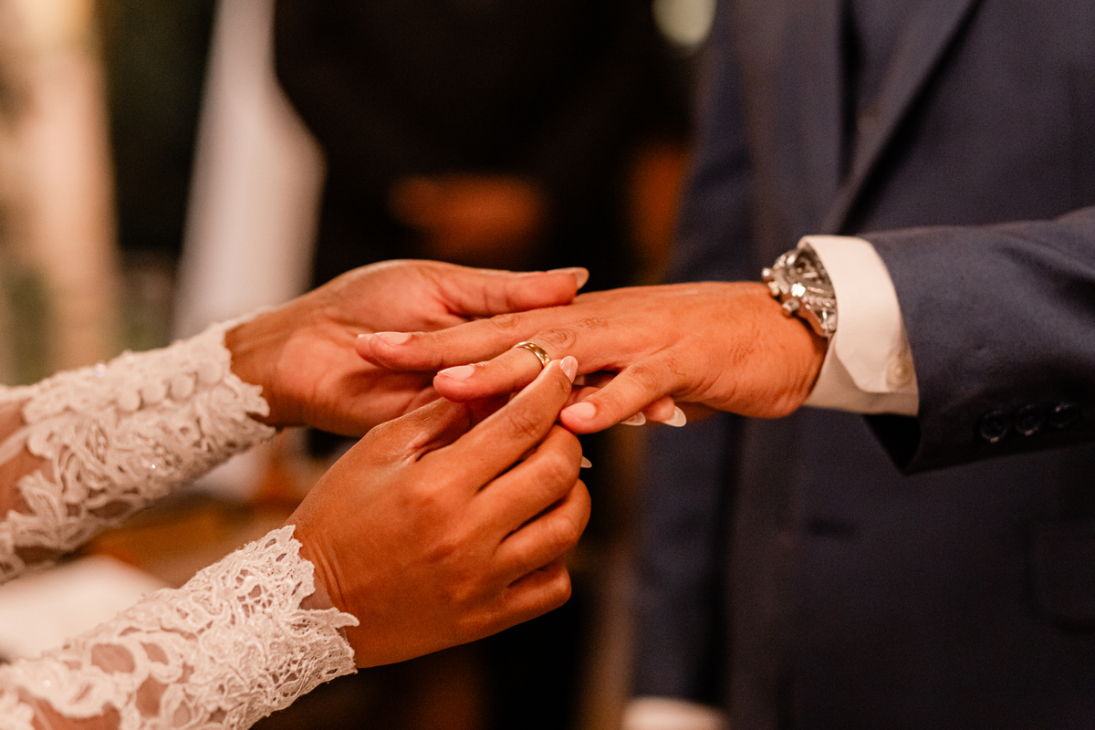 Casamento vestido de noiva festa cerimônia alegria e emoção