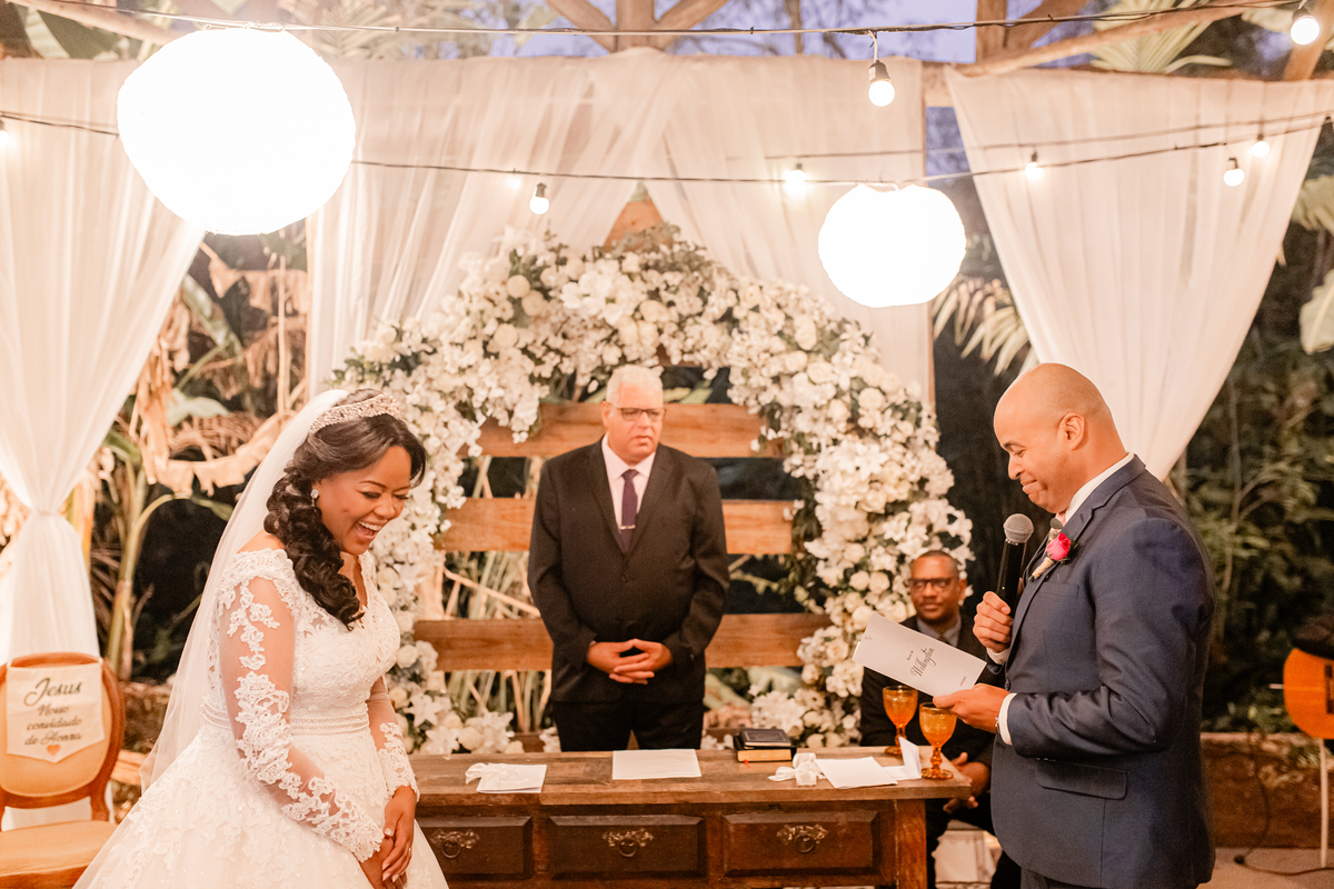 Casamento vestido de noiva festa cerimônia alegria e emoção