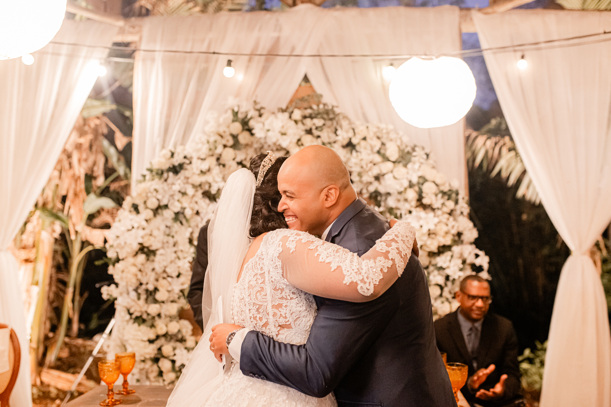 Casamento vestido de noiva festa cerimônia alegria e emoção
