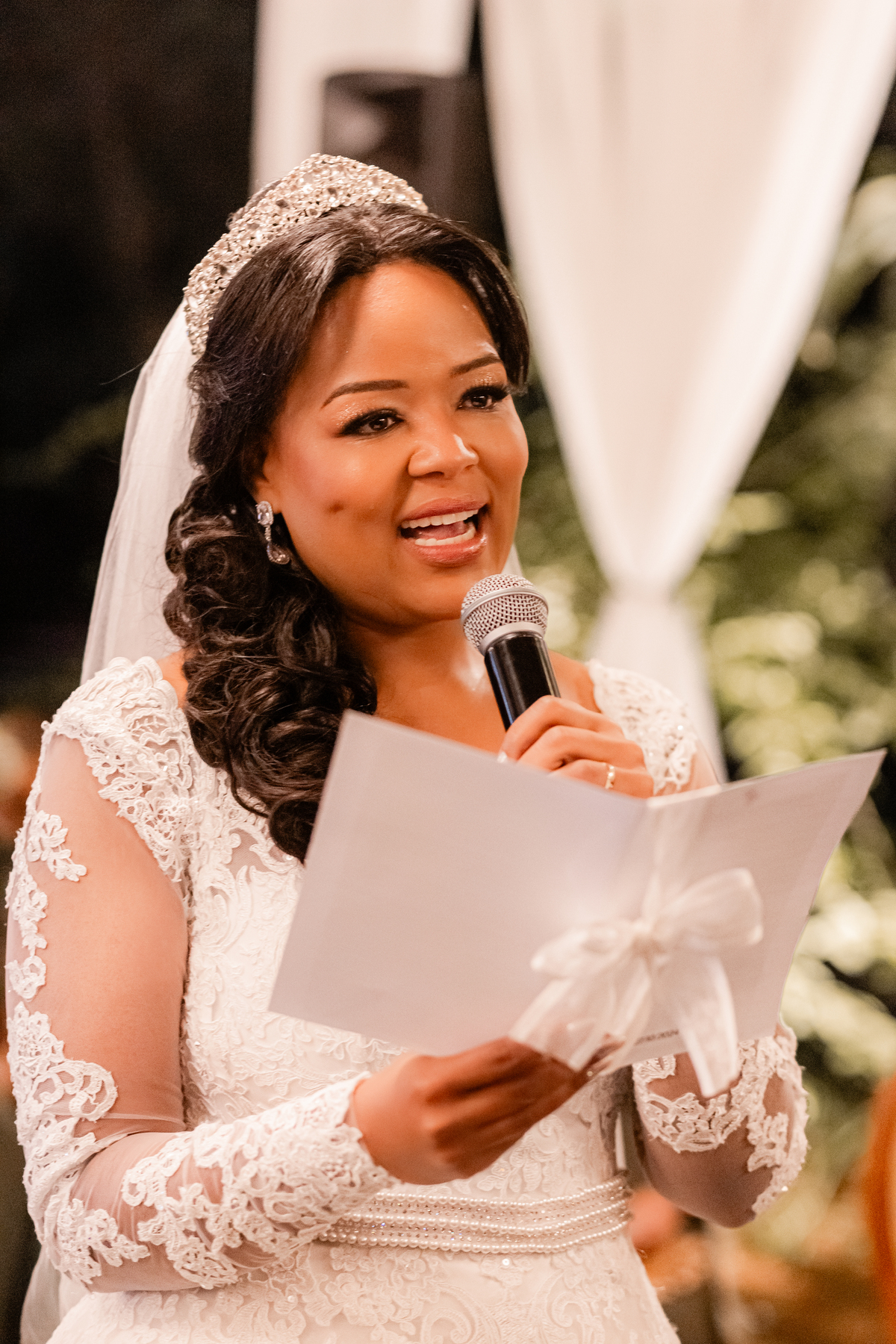 Casamento vestido de noiva festa cerimônia alegria e emoção