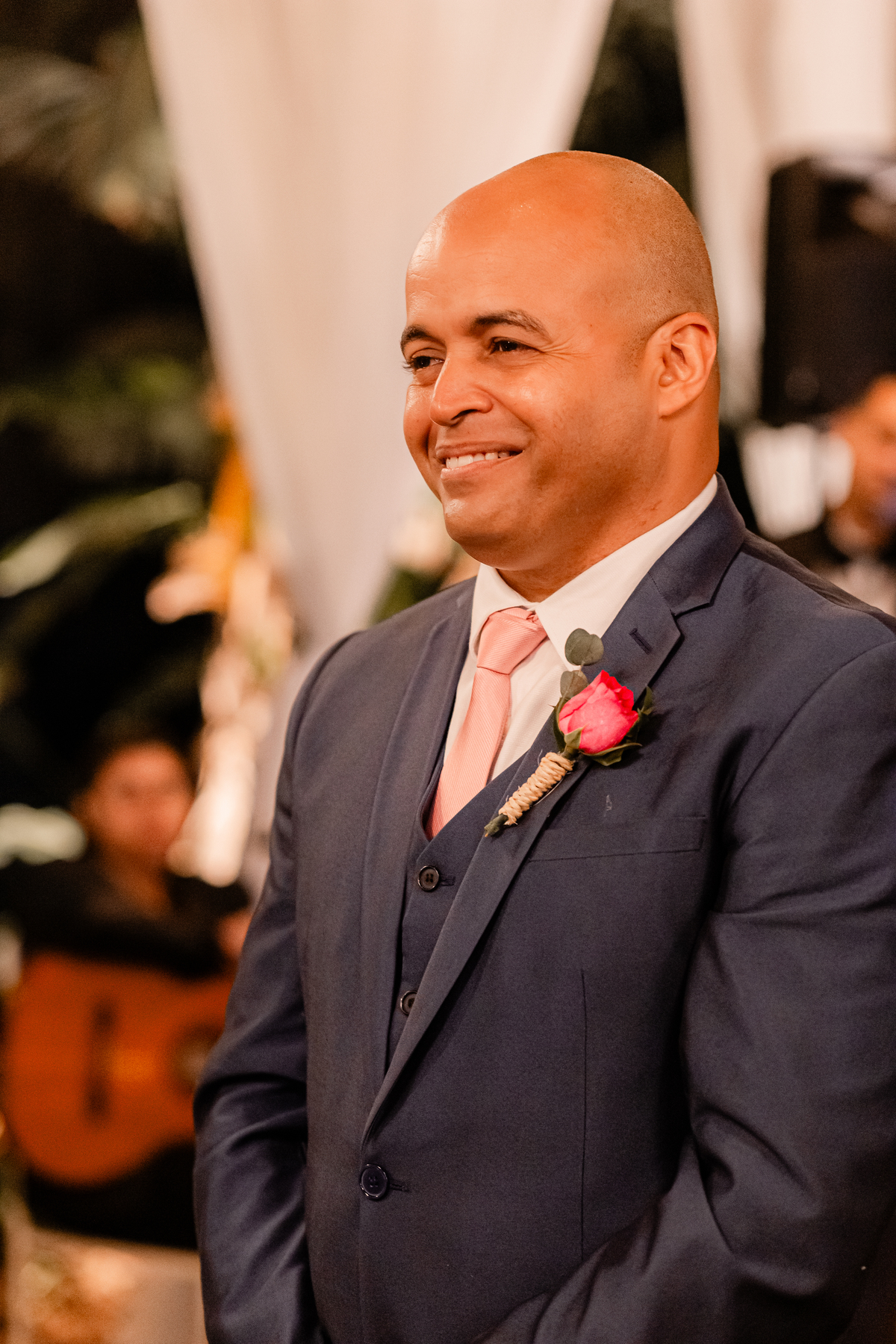 Casamento vestido de noiva festa cerimônia alegria e emoção