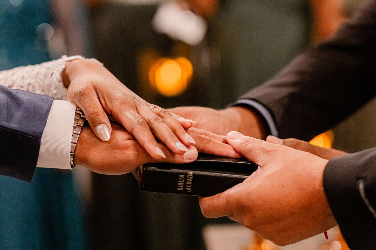 Casamento vestido de noiva festa cerimônia alegria e emoção