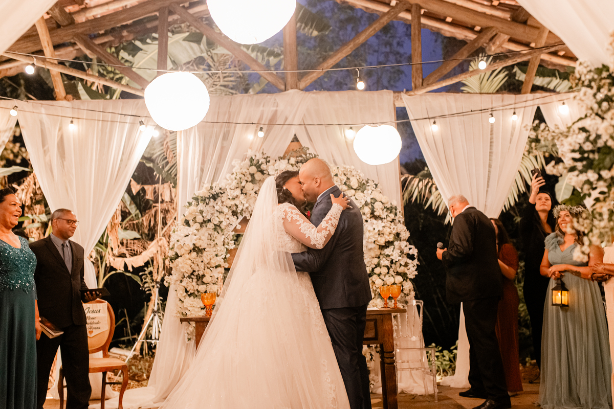 Casamento vestido de noiva festa cerimônia alegria e emoção