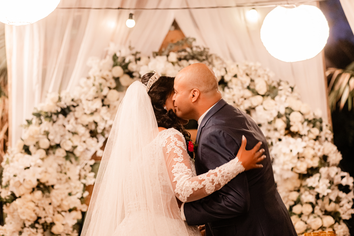 Casamento vestido de noiva festa cerimônia alegria e emoção