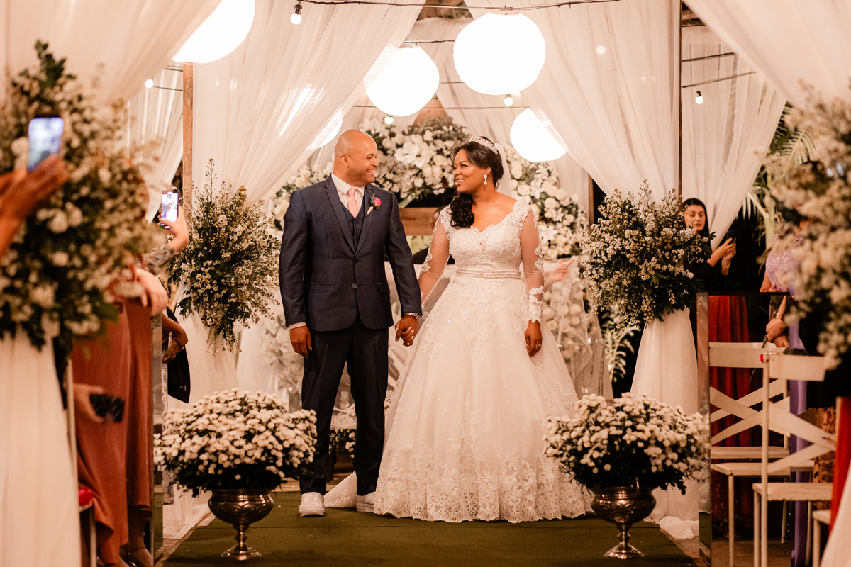 Casamento vestido de noiva festa cerimônia alegria e emoção