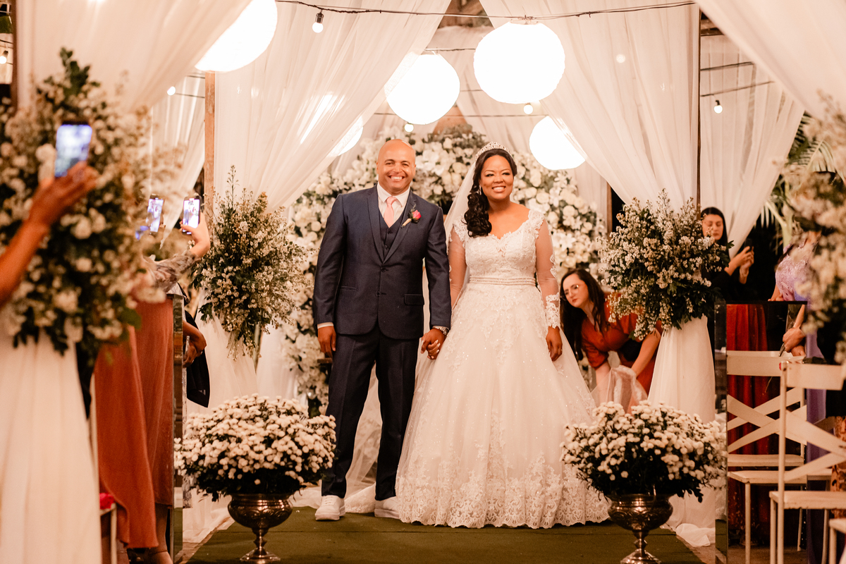 Casamento vestido de noiva festa cerimônia alegria e emoção