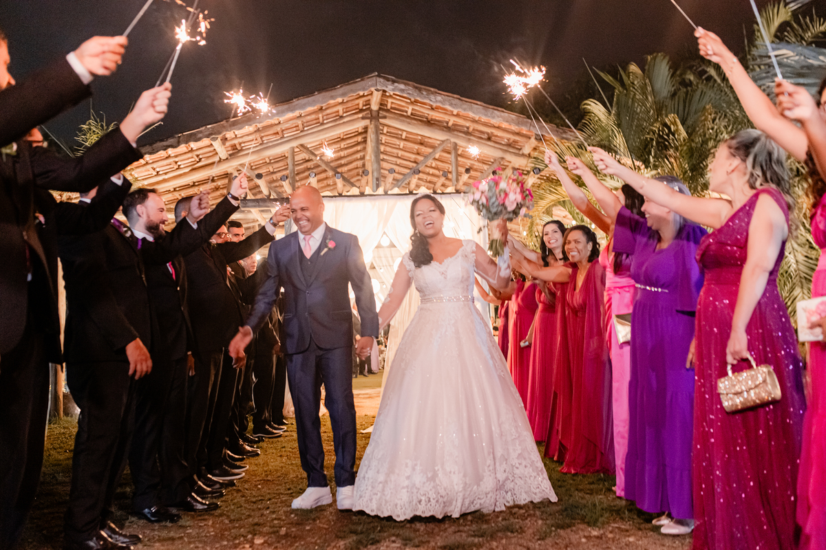Casamento vestido de noiva festa cerimônia alegria e emoção