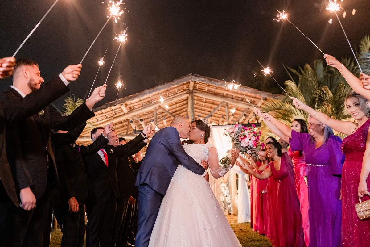 Casamento vestido de noiva festa cerimônia alegria e emoção