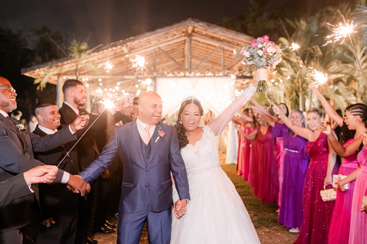 Casamento vestido de noiva festa cerimônia alegria e emoção