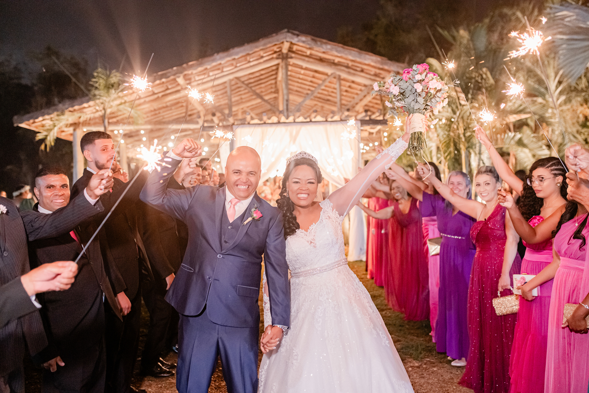 Casamento vestido de noiva festa cerimônia alegria e emoção