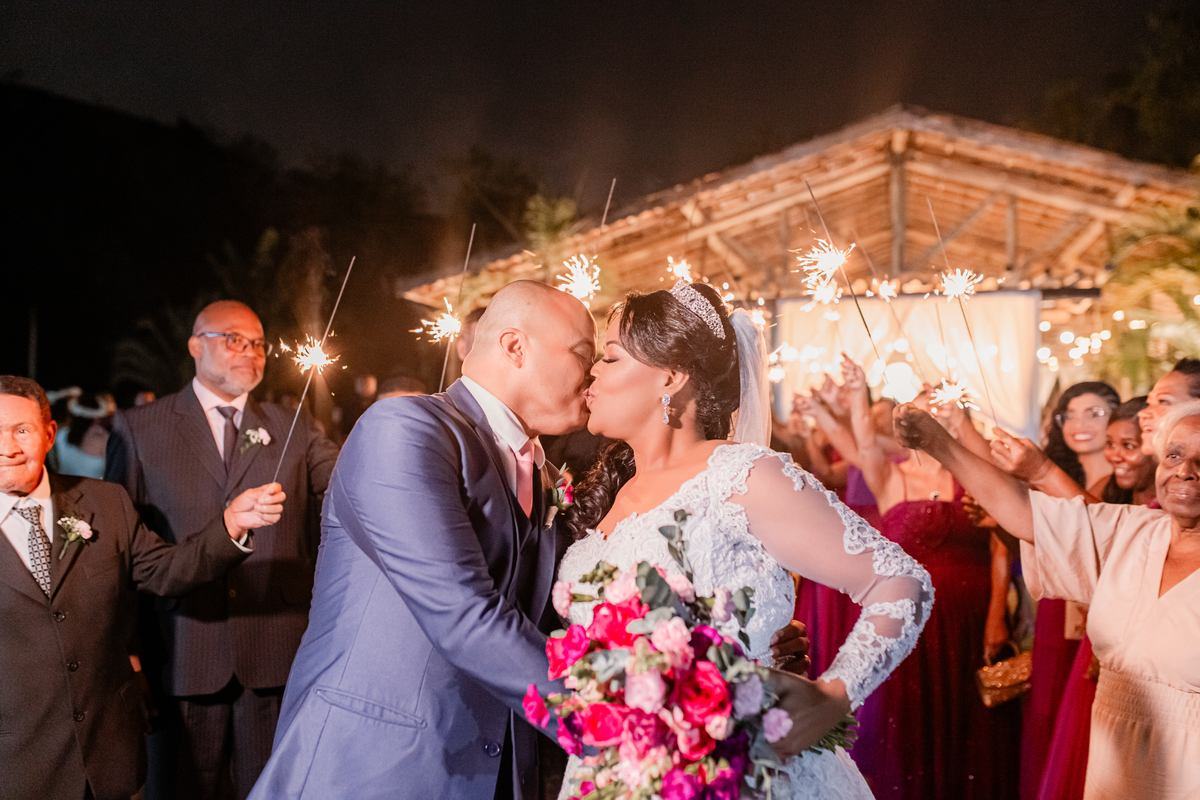 Casamento vestido de noiva festa cerimônia alegria e emoção