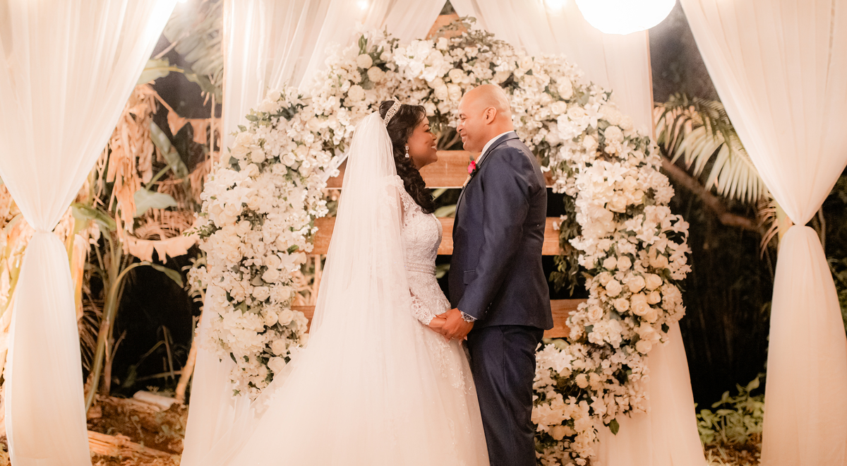 Casamento vestido de noiva festa cerimônia alegria e emoção