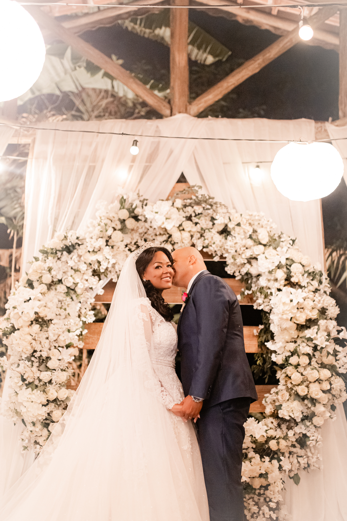 Casamento vestido de noiva festa cerimônia alegria e emoção