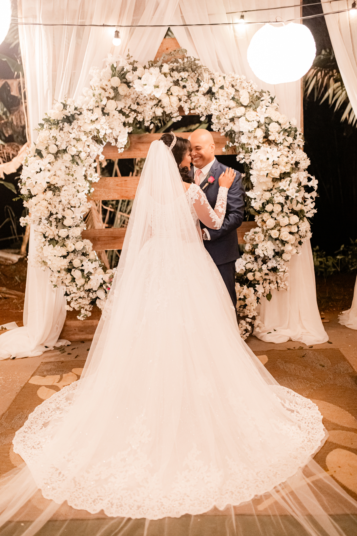 Casamento vestido de noiva festa cerimônia alegria e emoção