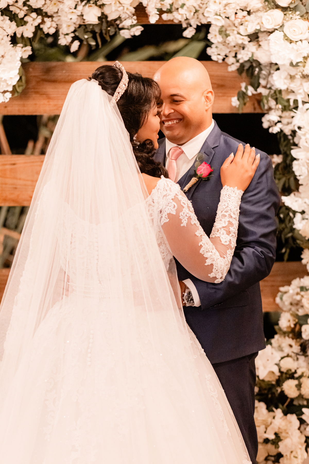 Casamento vestido de noiva festa cerimônia alegria e emoção