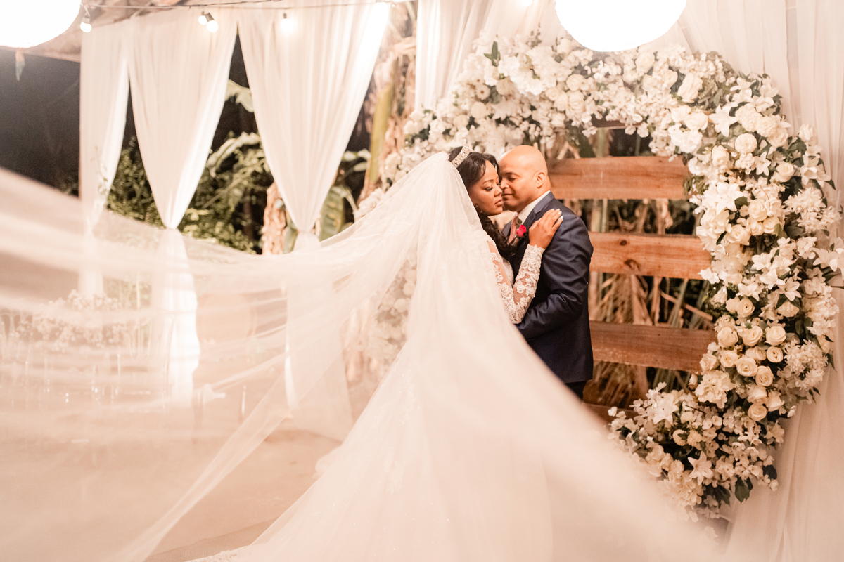 Casamento vestido de noiva festa cerimônia alegria e emoção
