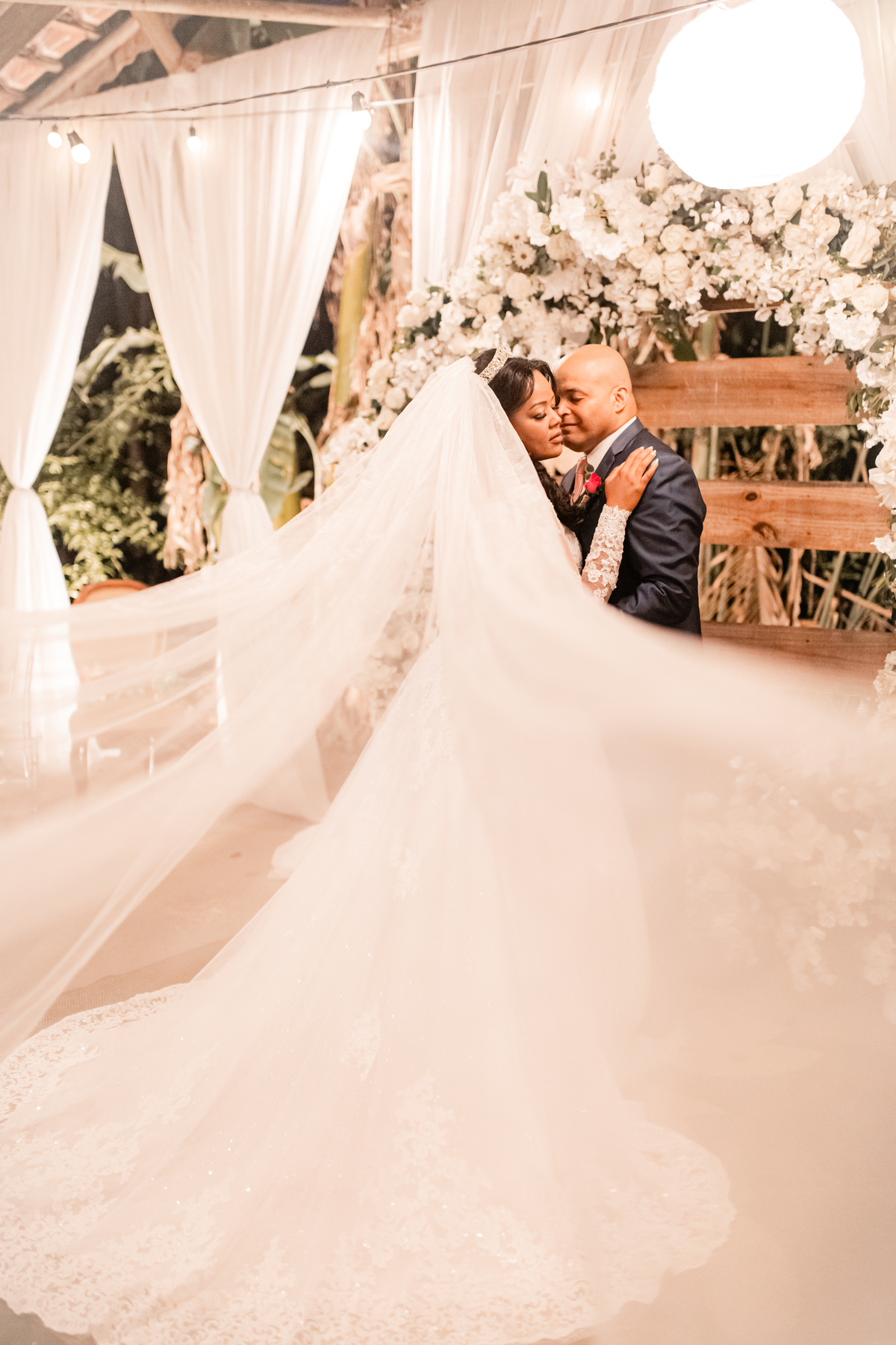 Casamento vestido de noiva festa cerimônia alegria e emoção