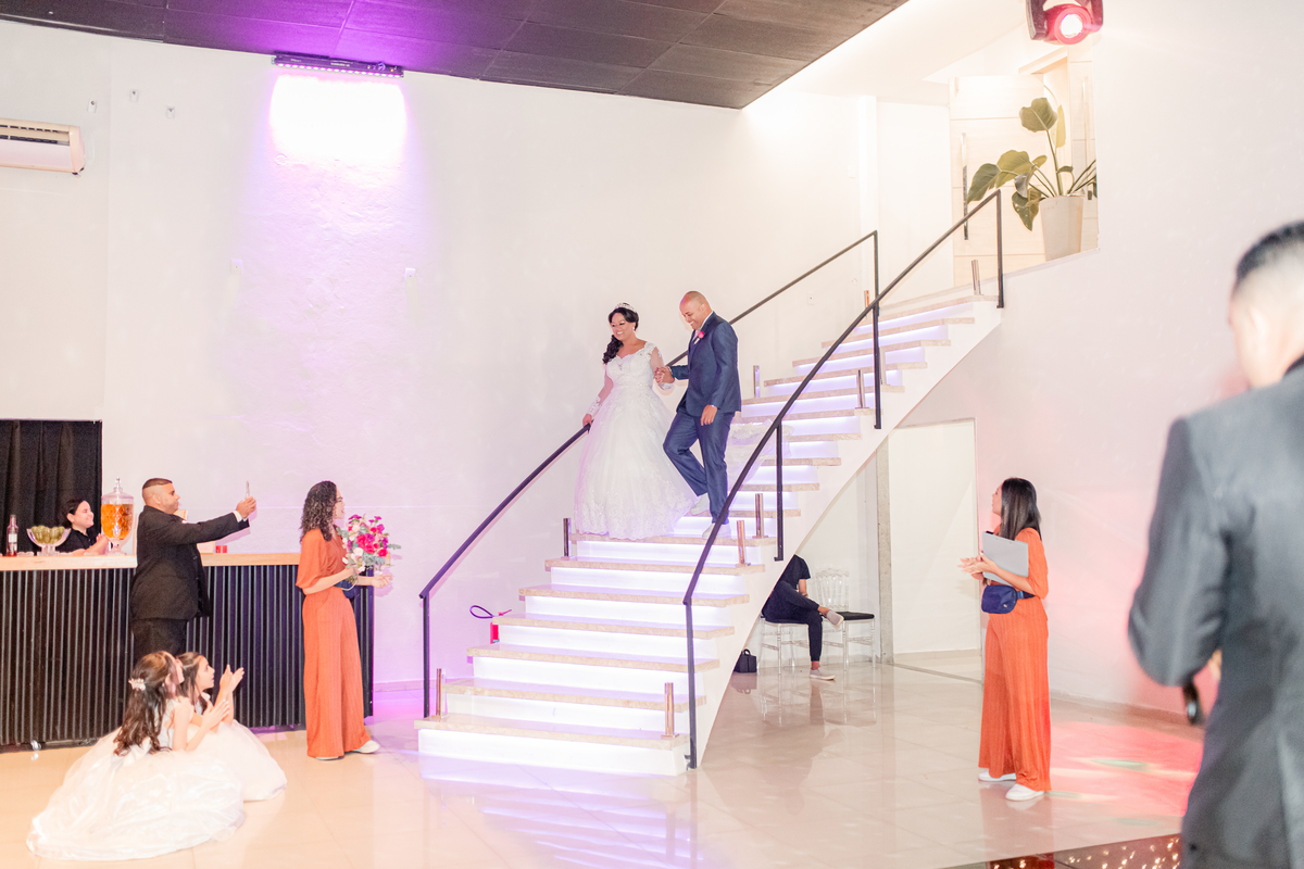 Casamento vestido de noiva festa cerimônia alegria e emoção