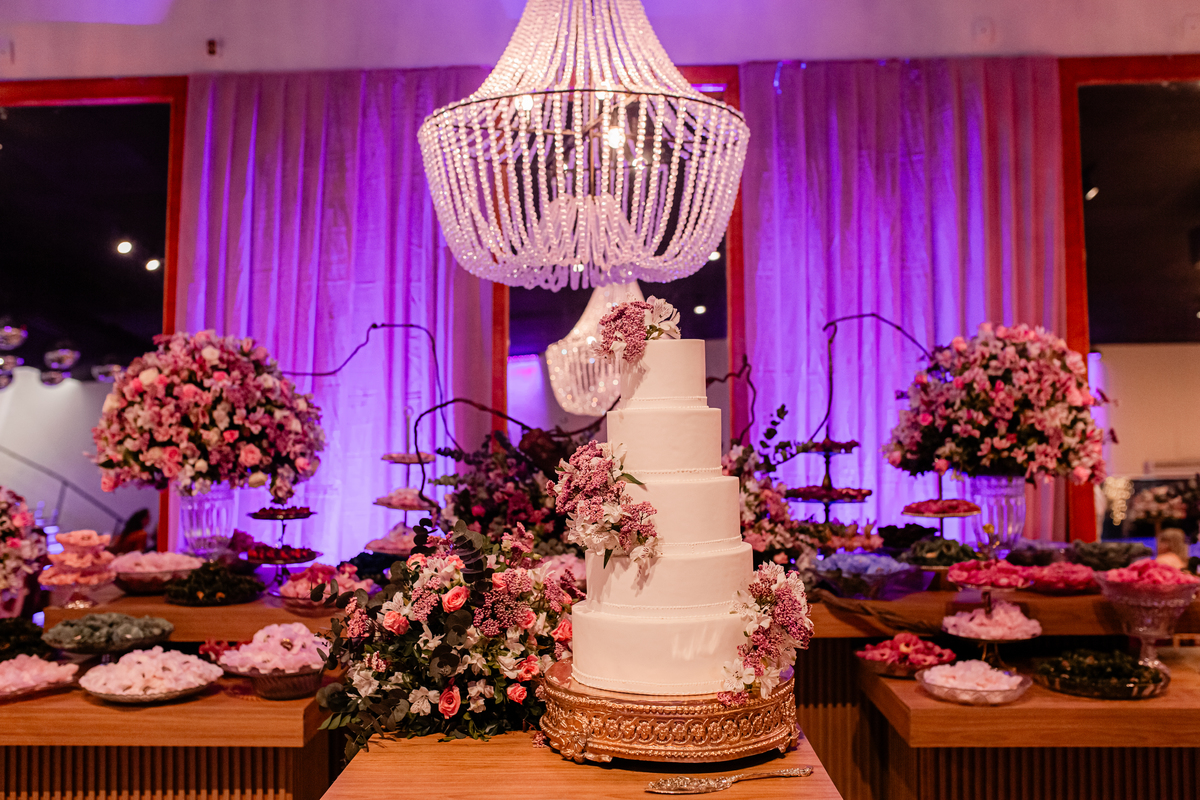 Casamento vestido de noiva festa cerimônia alegria e emoção